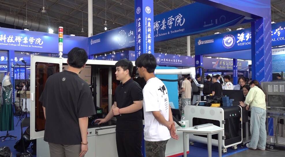 医疗电子2025潍坊职教周丨山东科技职业学院新一代CCD光学智能检测装备精确率高(图1) 医疗电子2025潍坊职教周丨山东科技职业学院新一代CCD光学智能检测装备精确率高(图1)